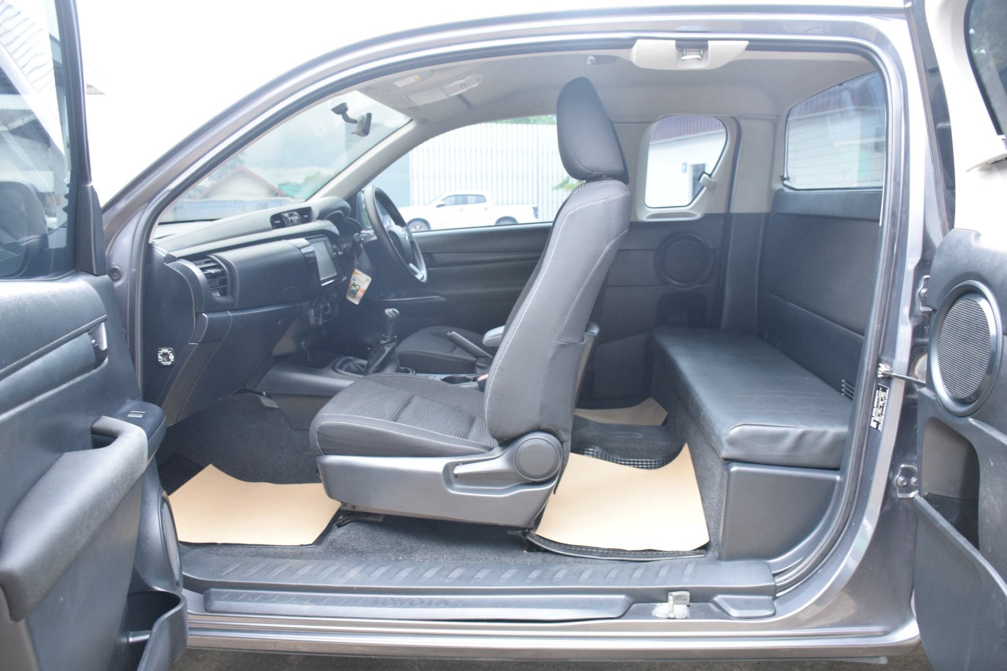 Car image 16