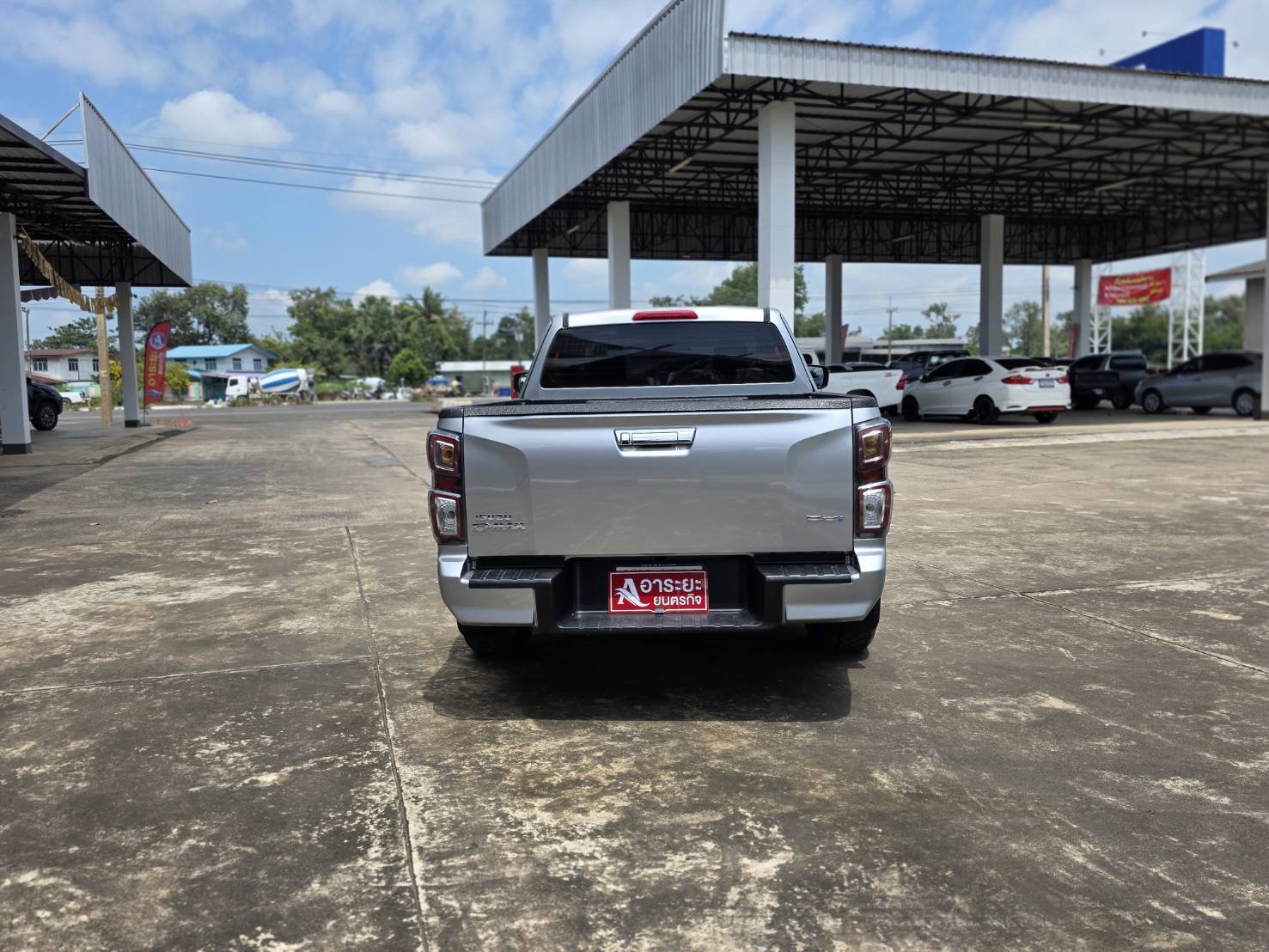 Car image 9