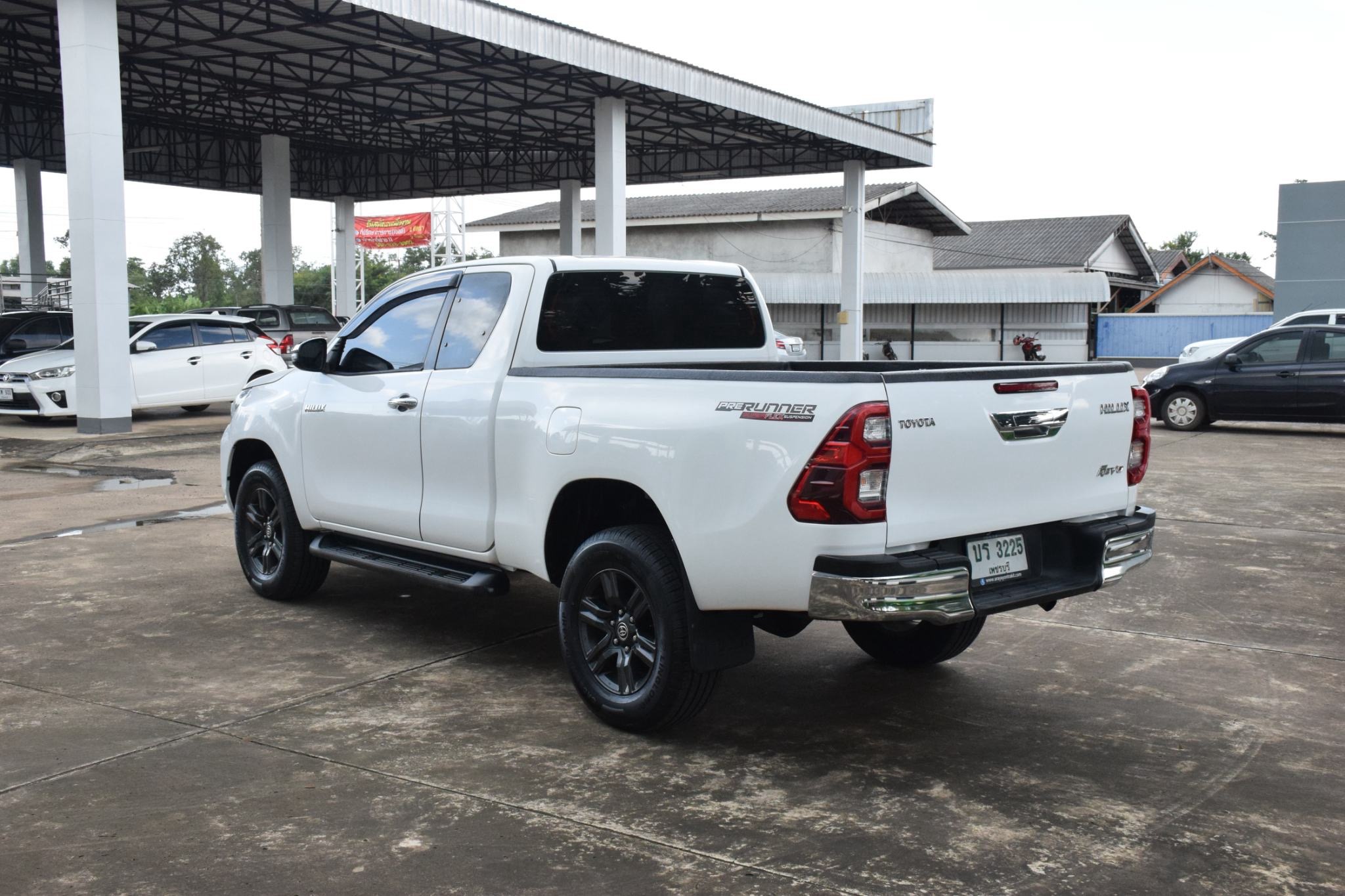 Car image 10