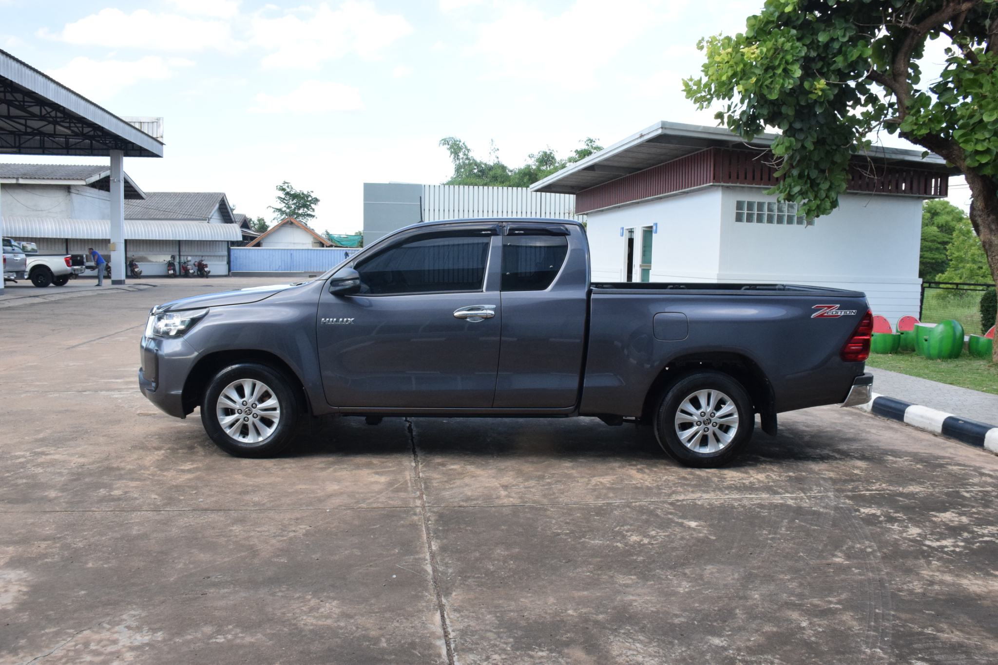 Car image 5
