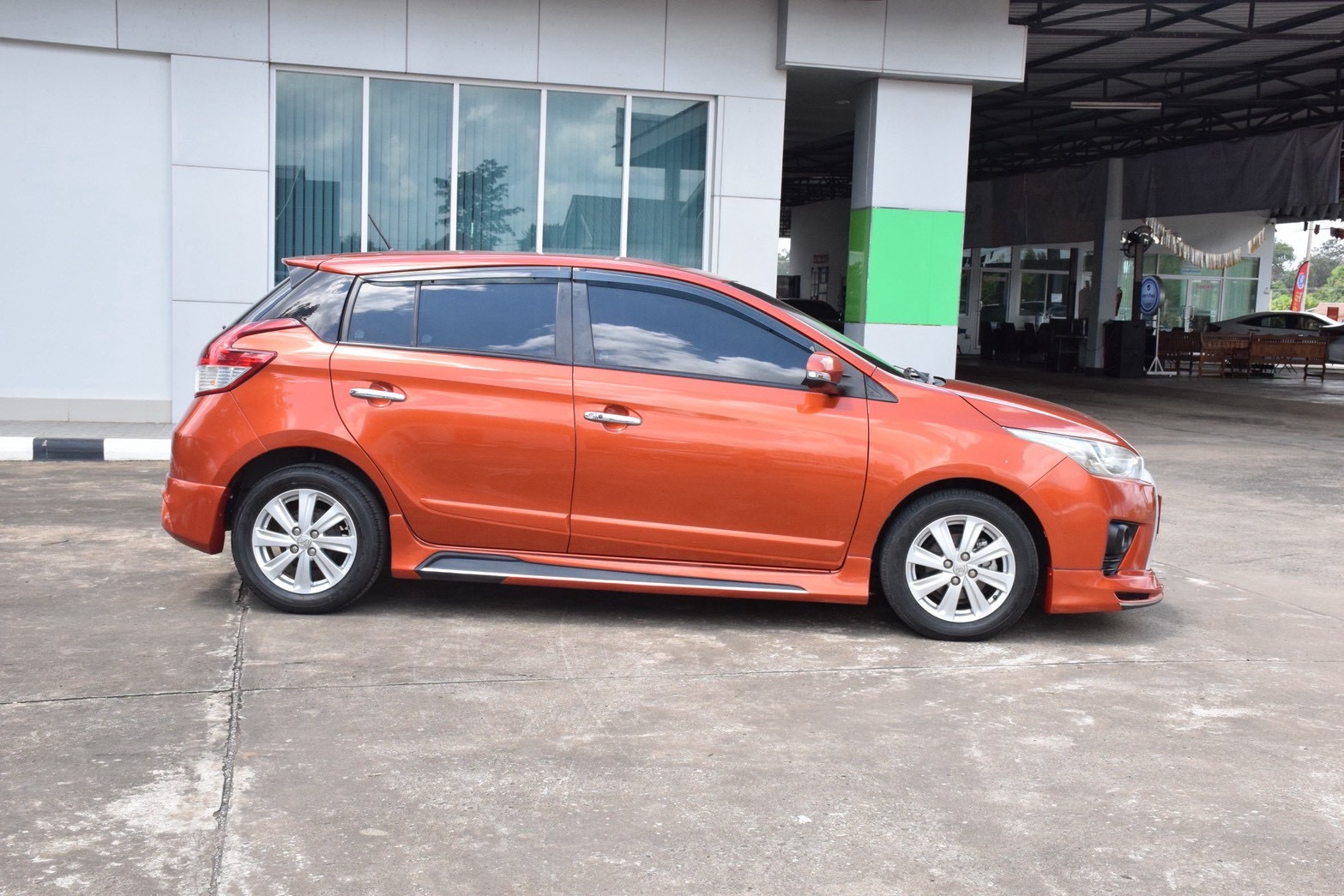 Car image 11