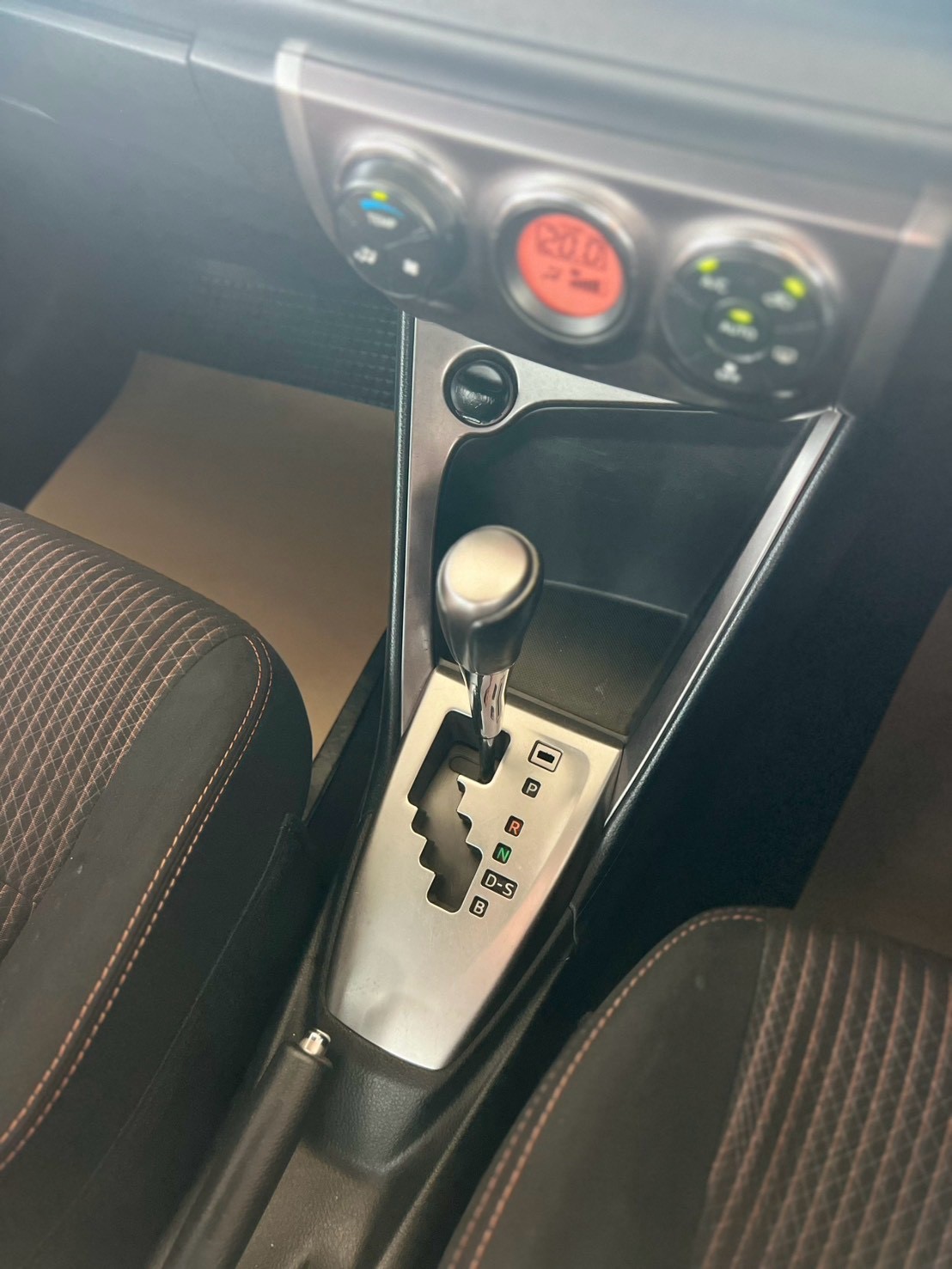 Car image 19