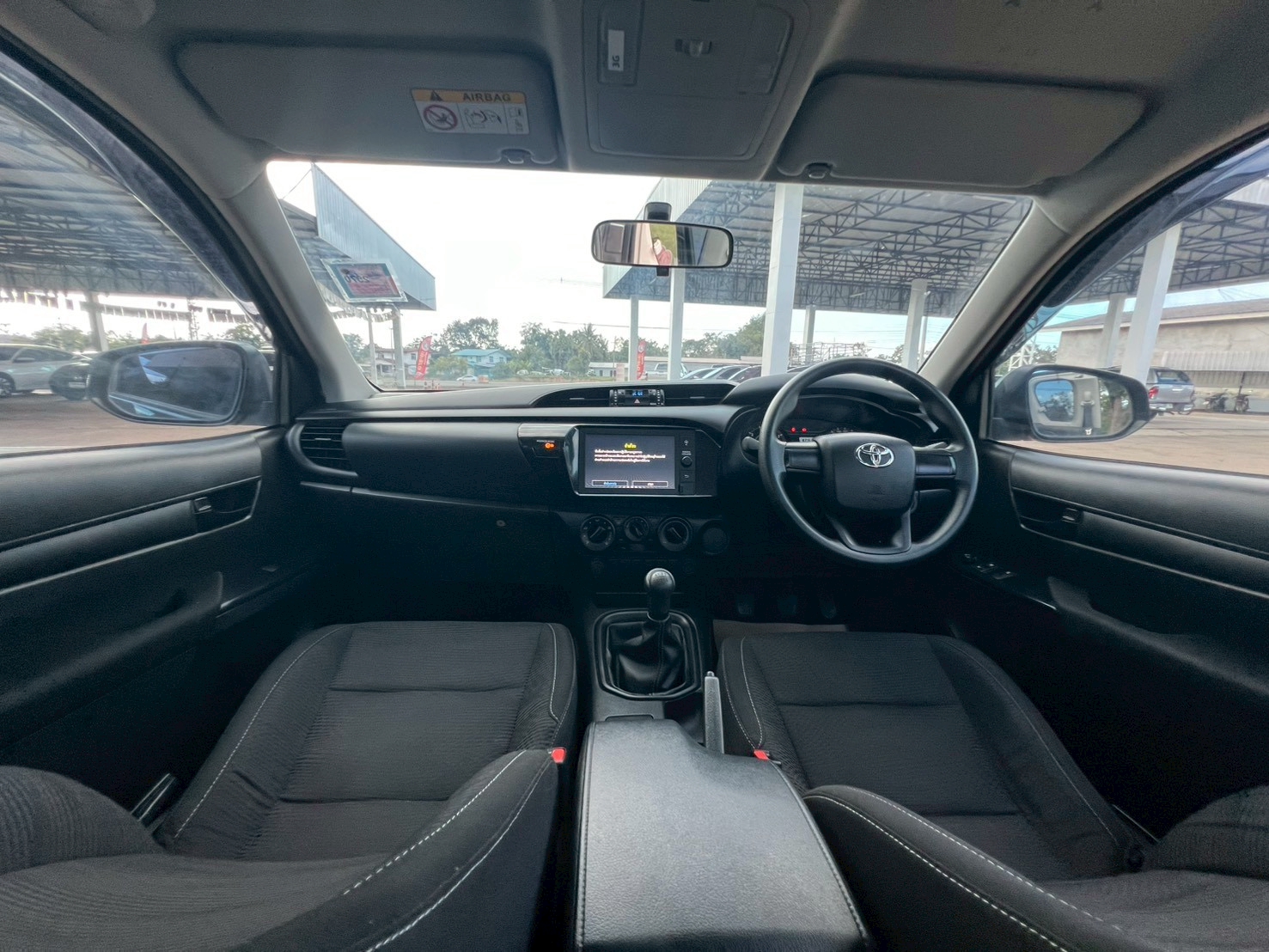 Car image 17
