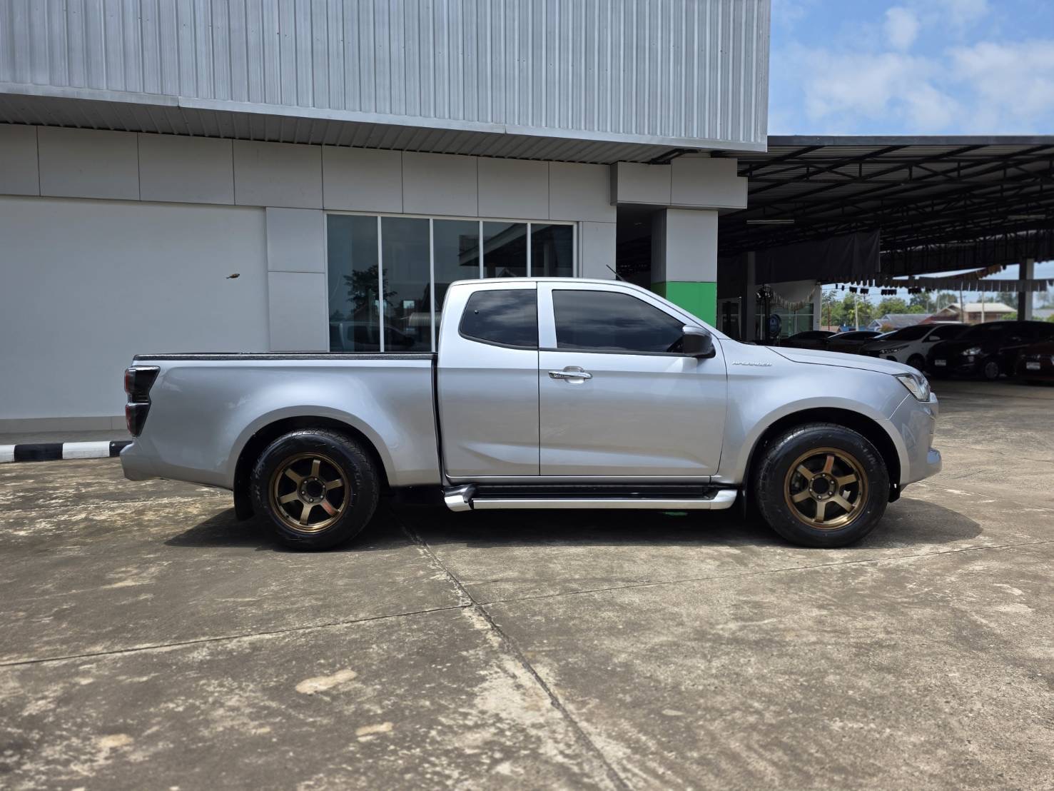 Car image 11