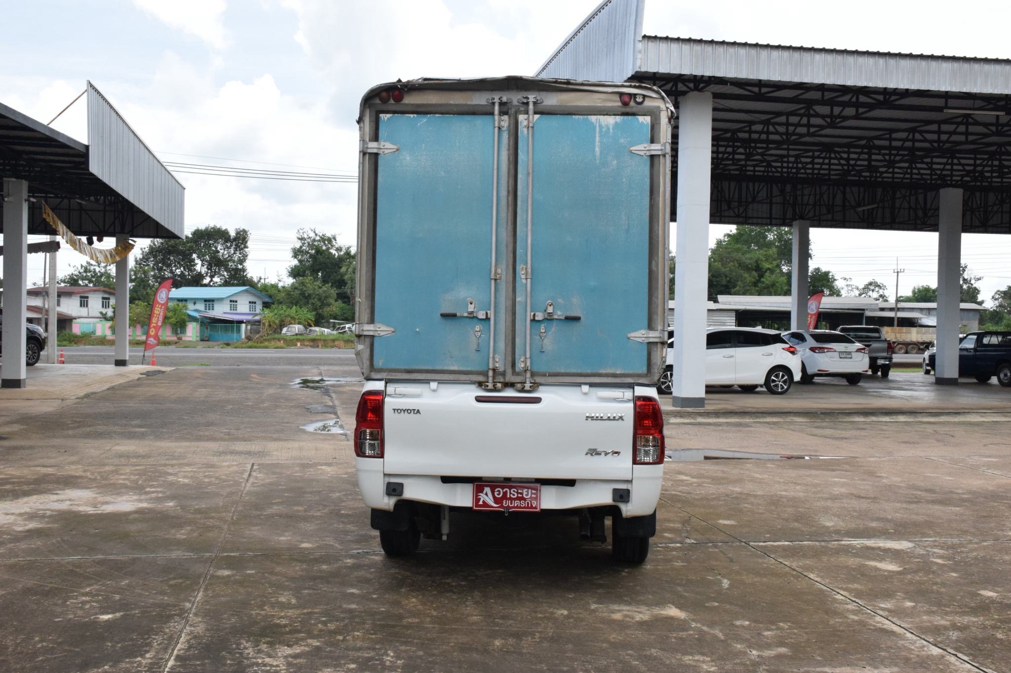 Car image 9