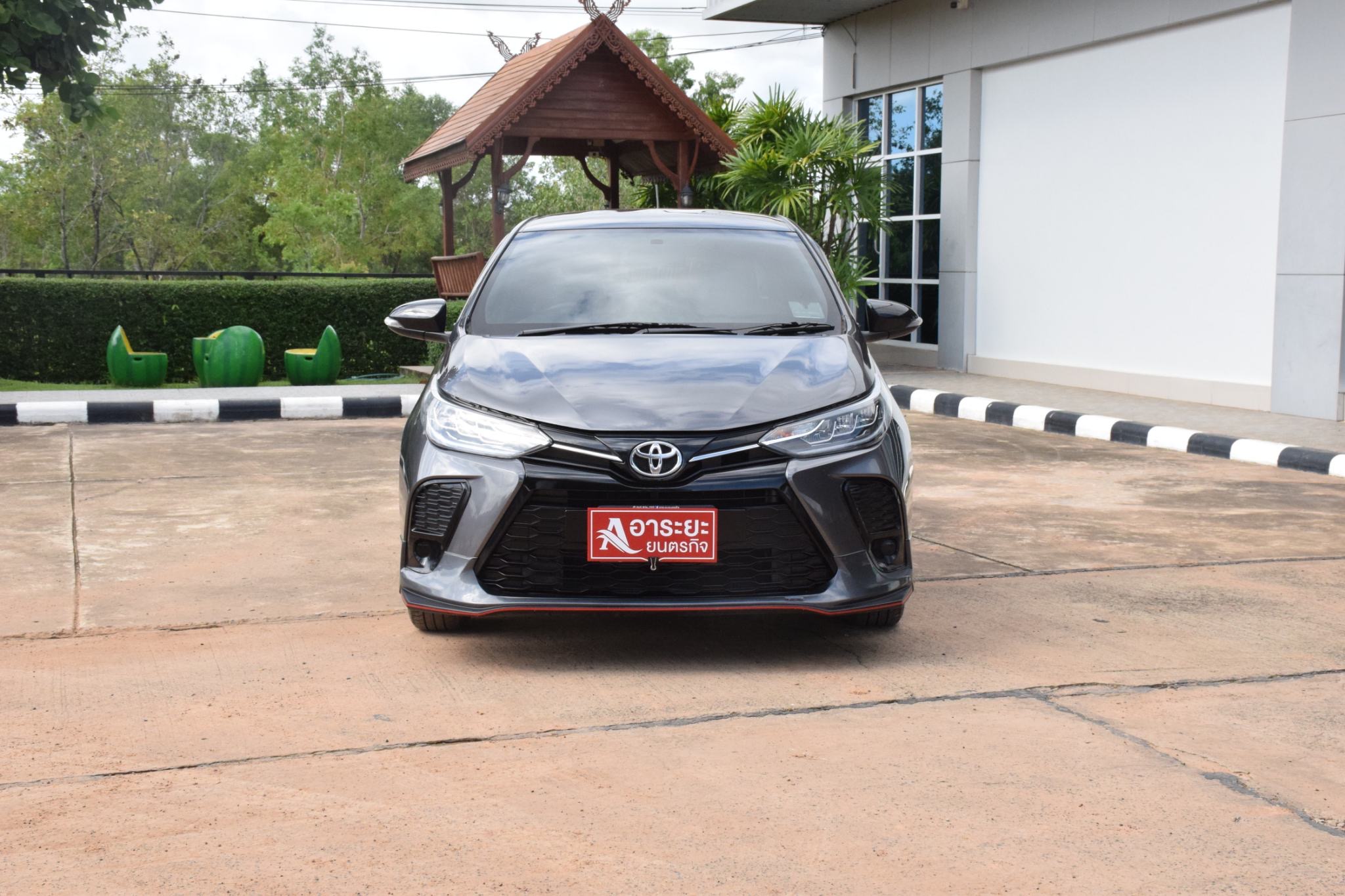 Car image 6
