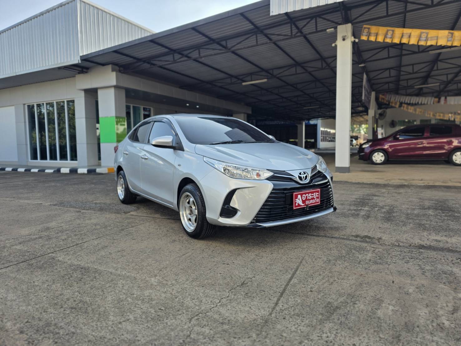 Car image 7