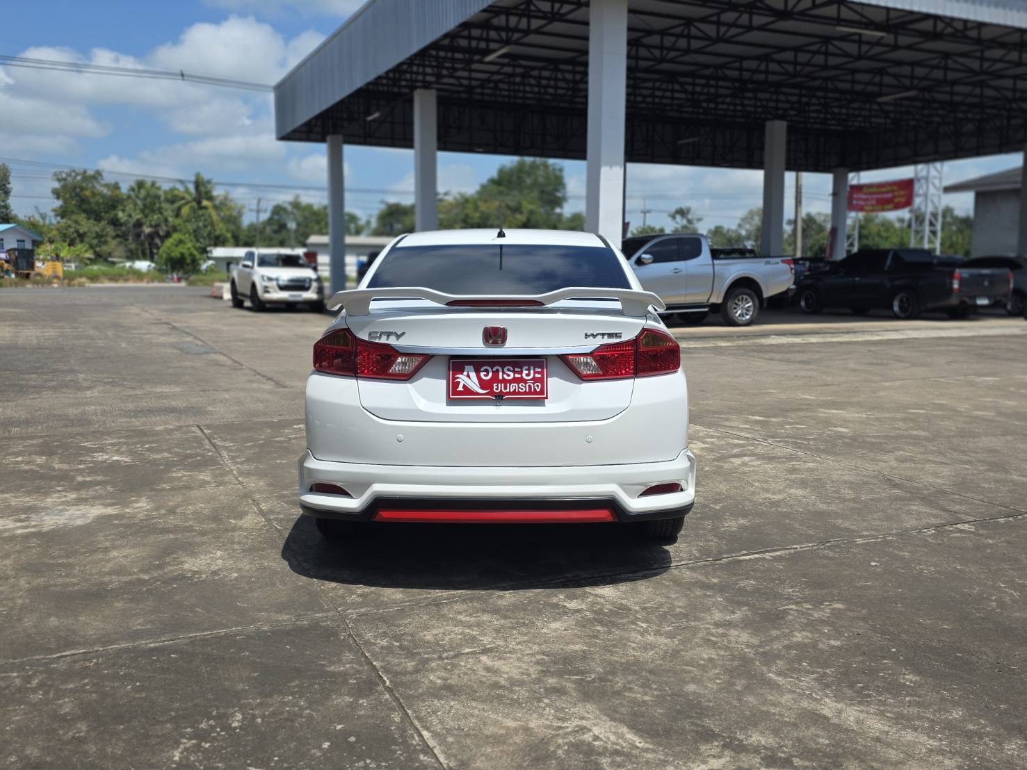 Car image 9