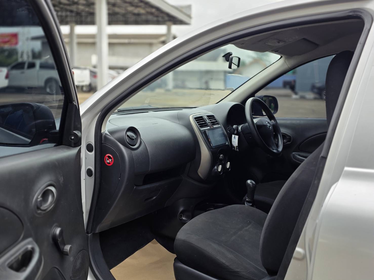 Car image 16