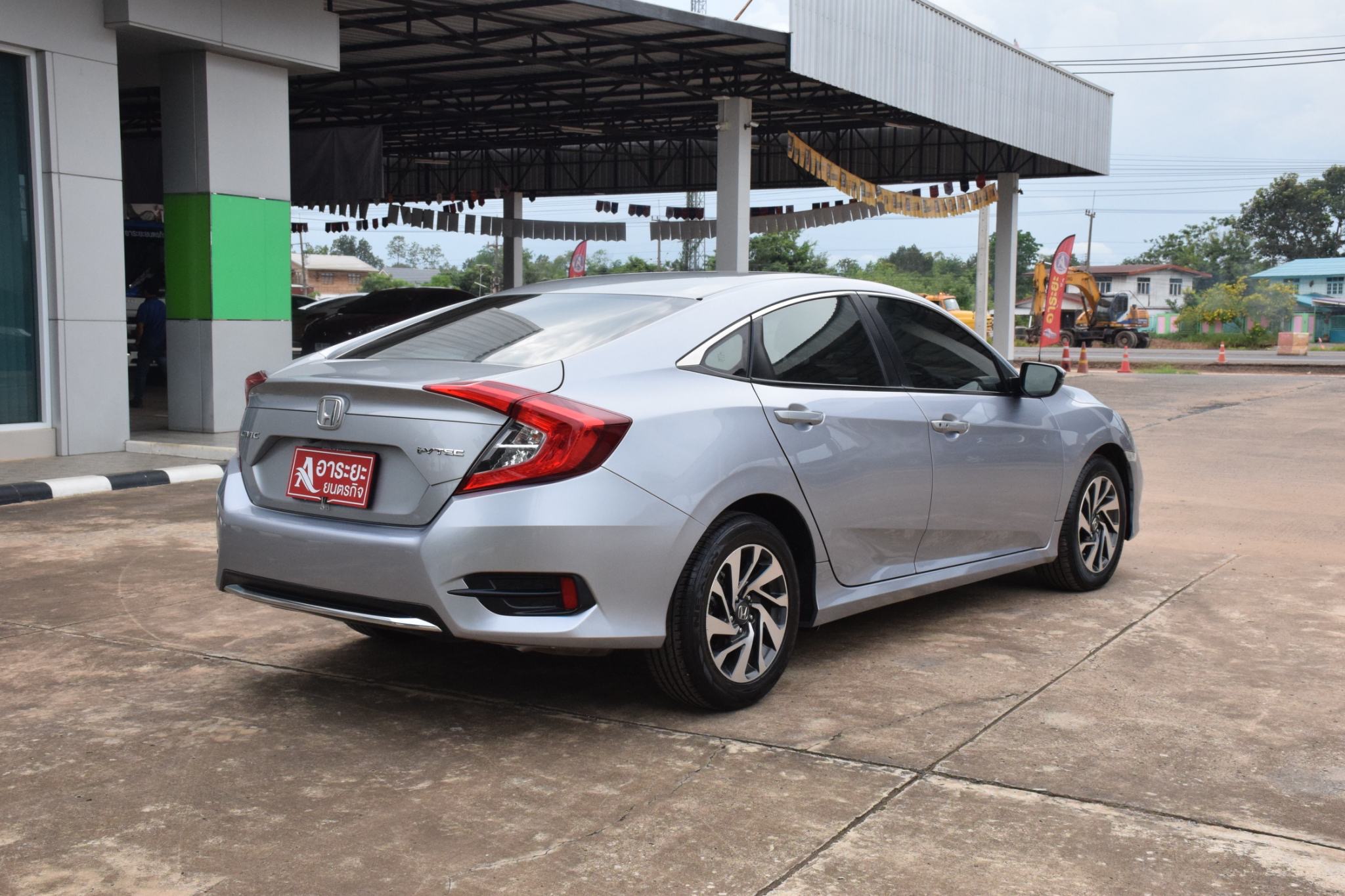 Car image 8