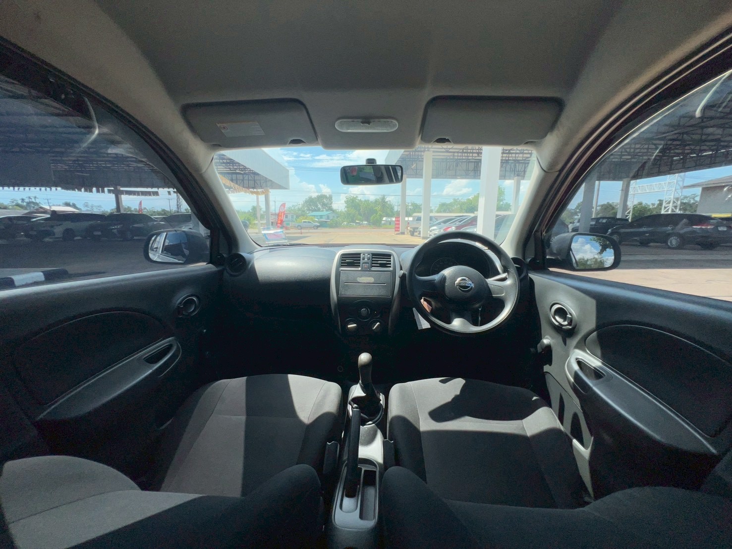 Car image 19