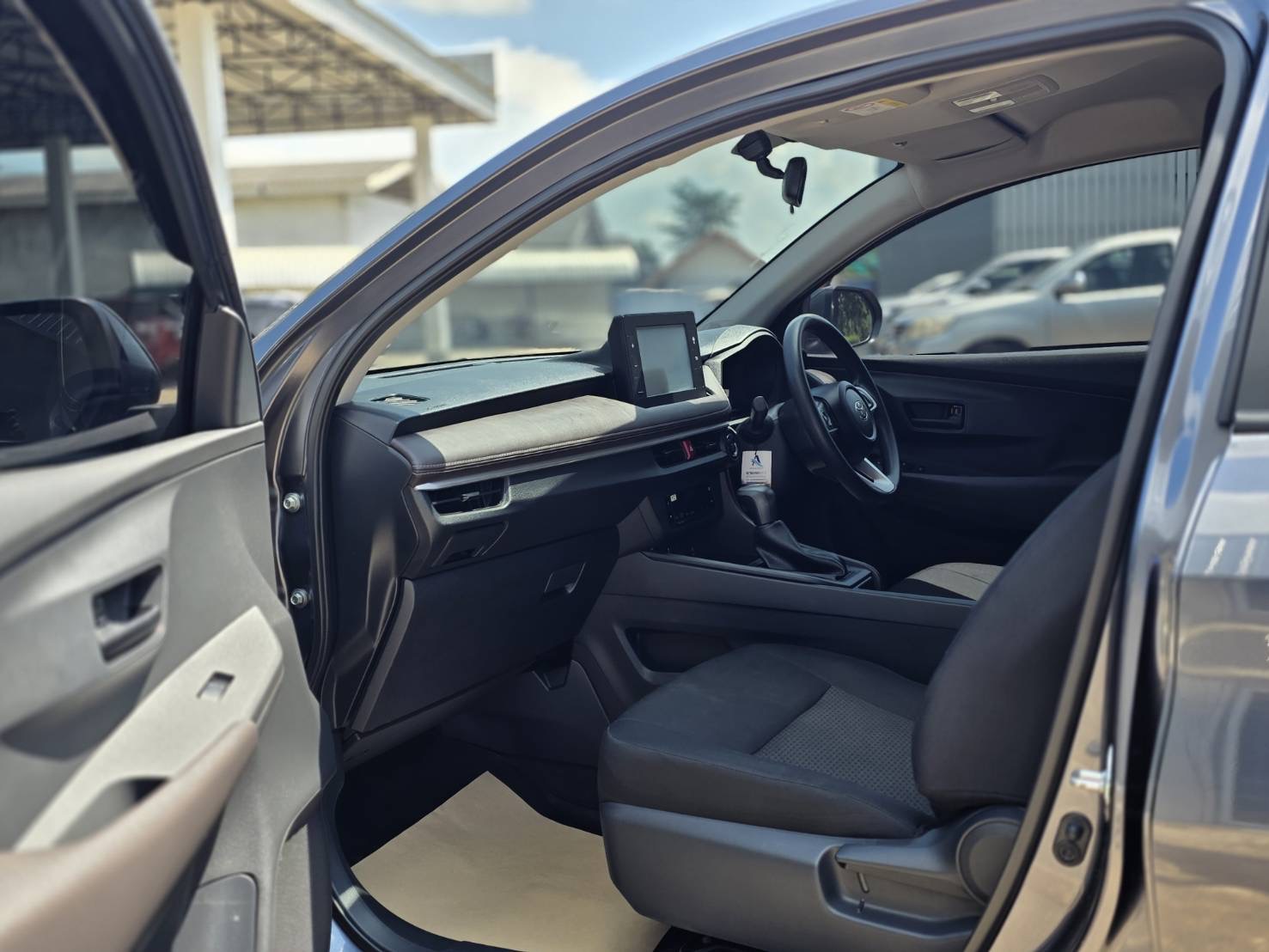 Car image 15