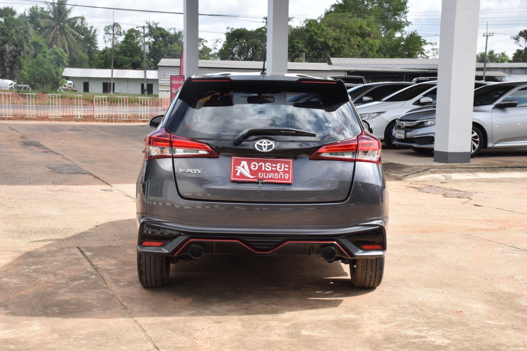 Car image 9