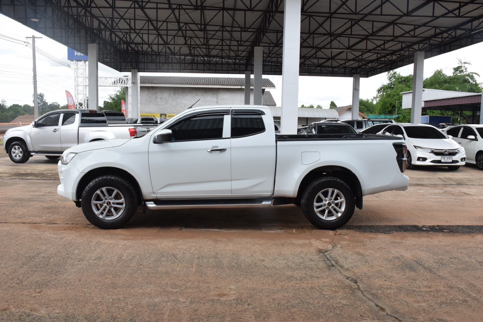 Car image 12