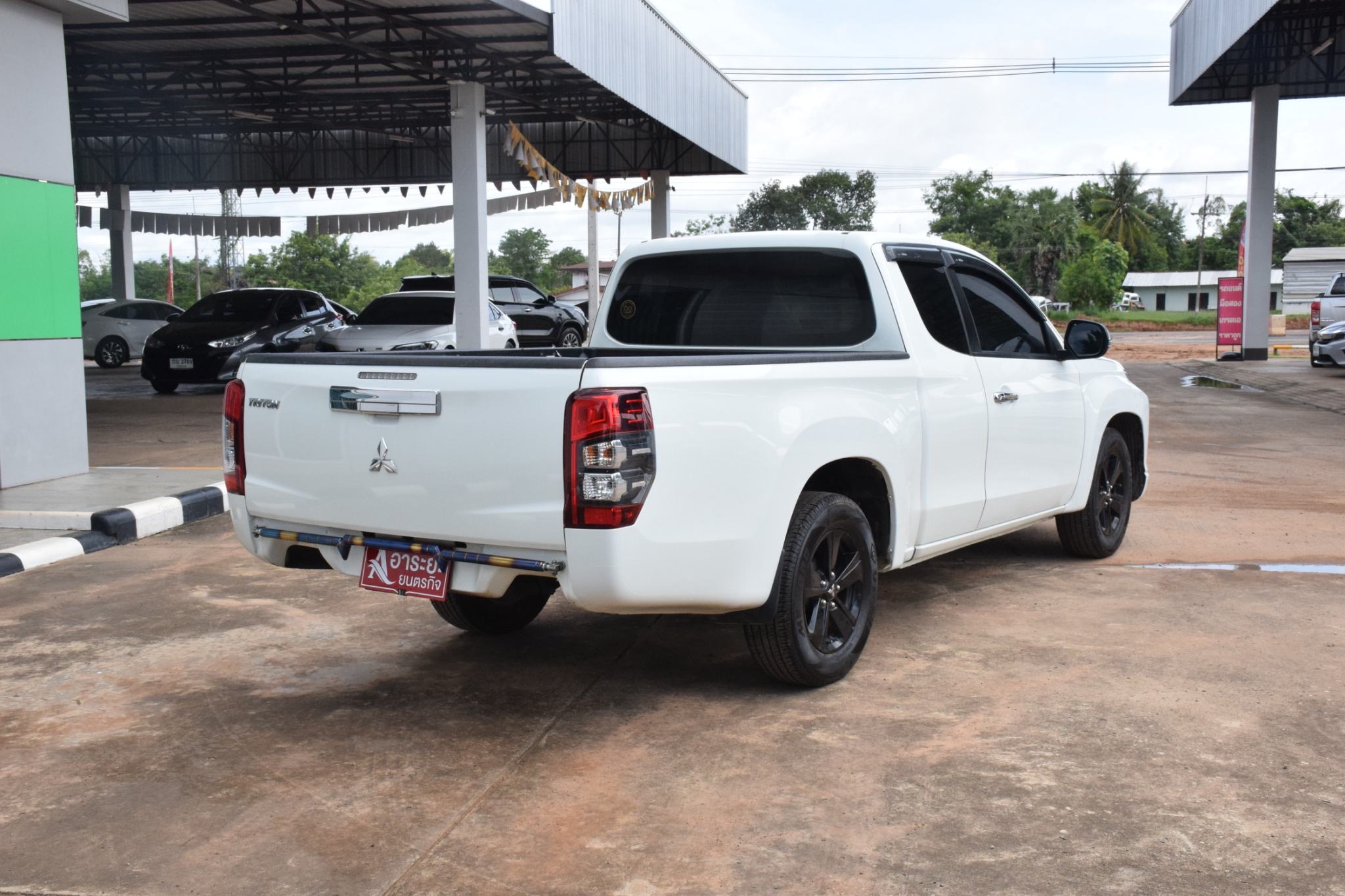 Car image 8