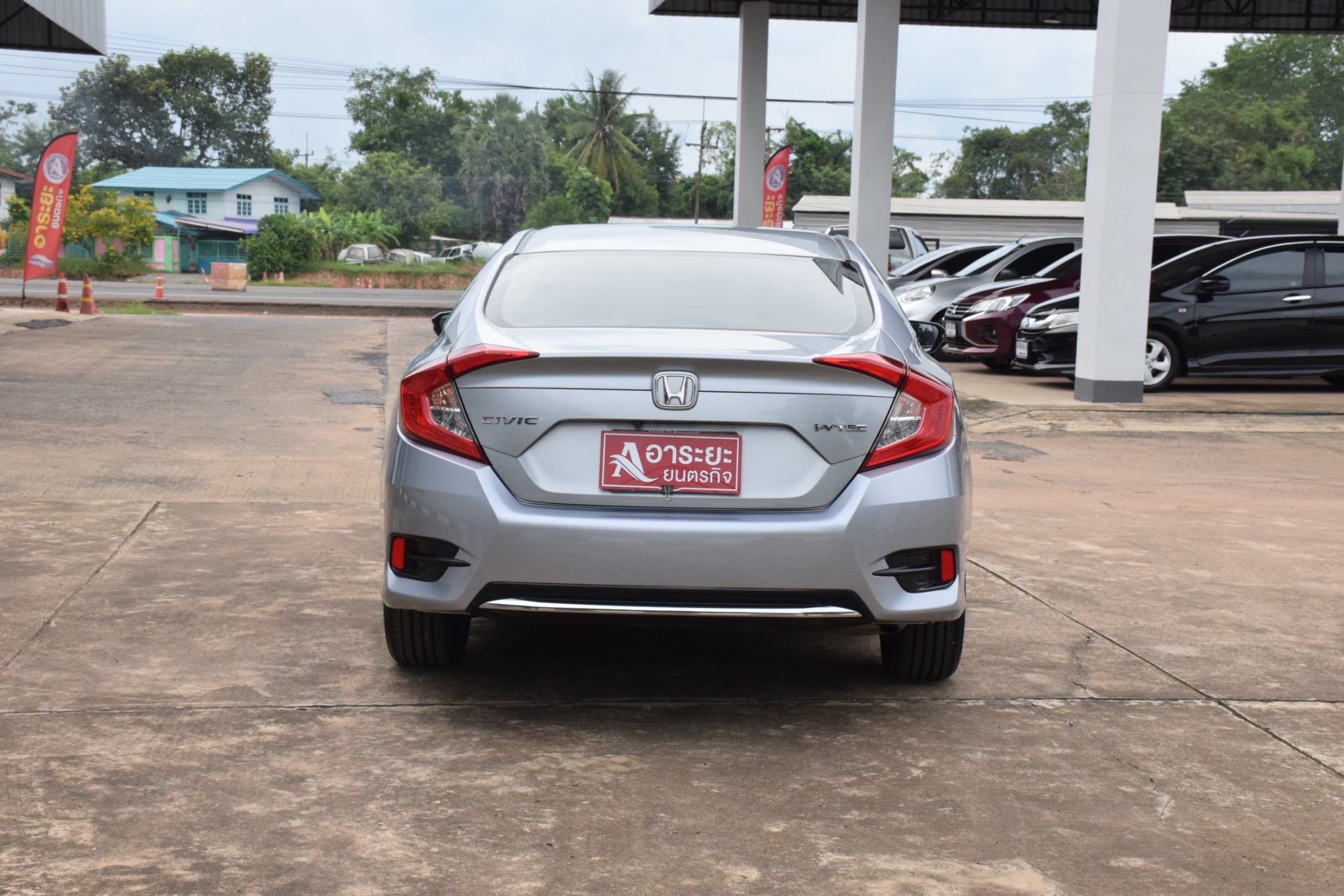 Car image 9