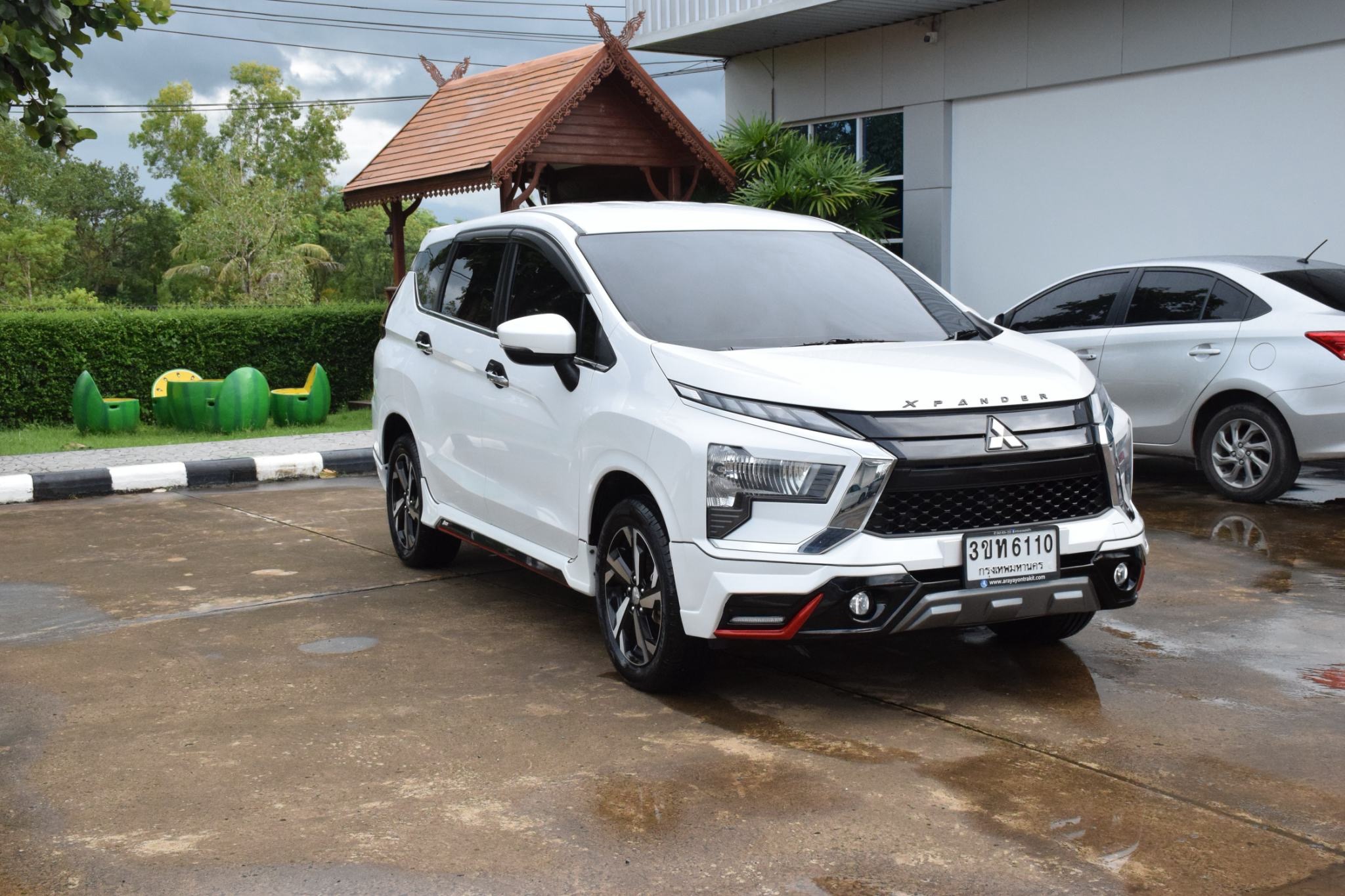 Car image 7
