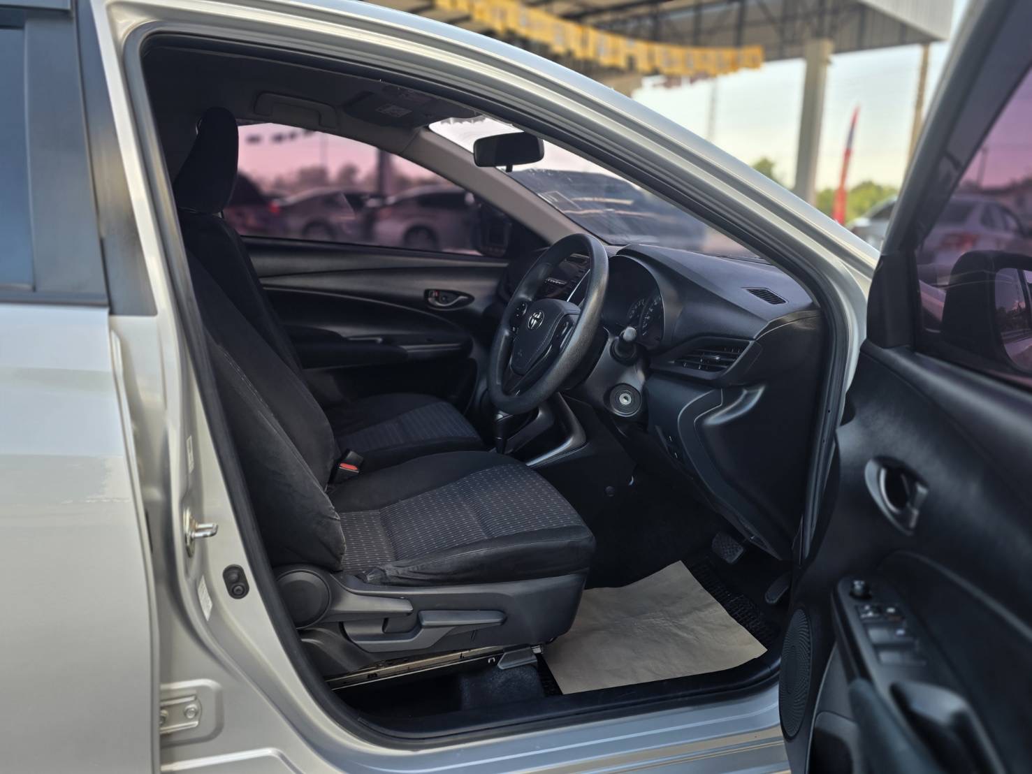 Car image 13