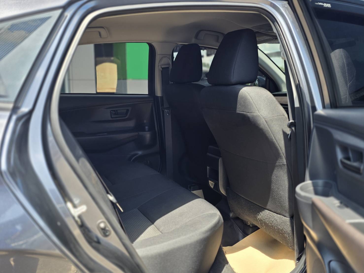 Car image 14