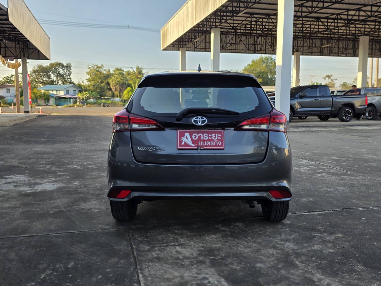 Car image 9