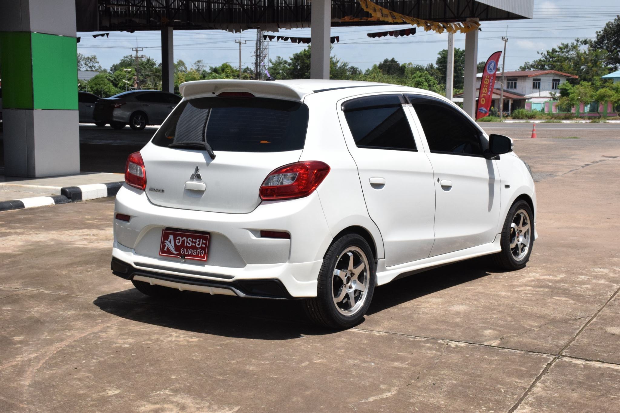 Car image 8