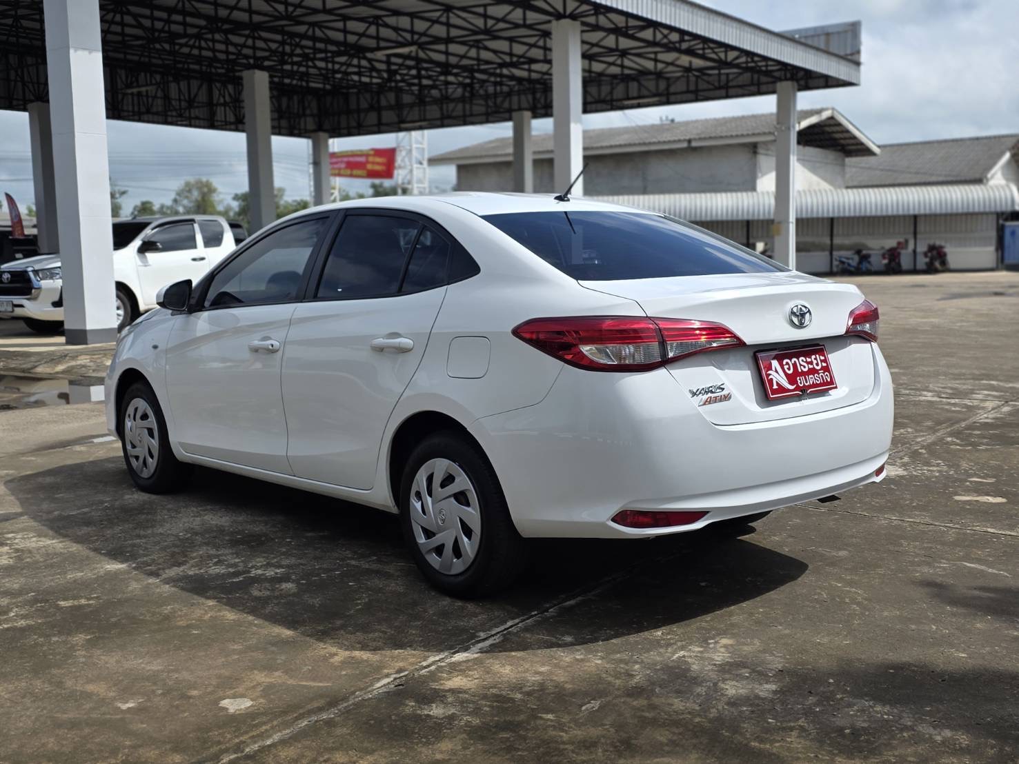 Car image 10