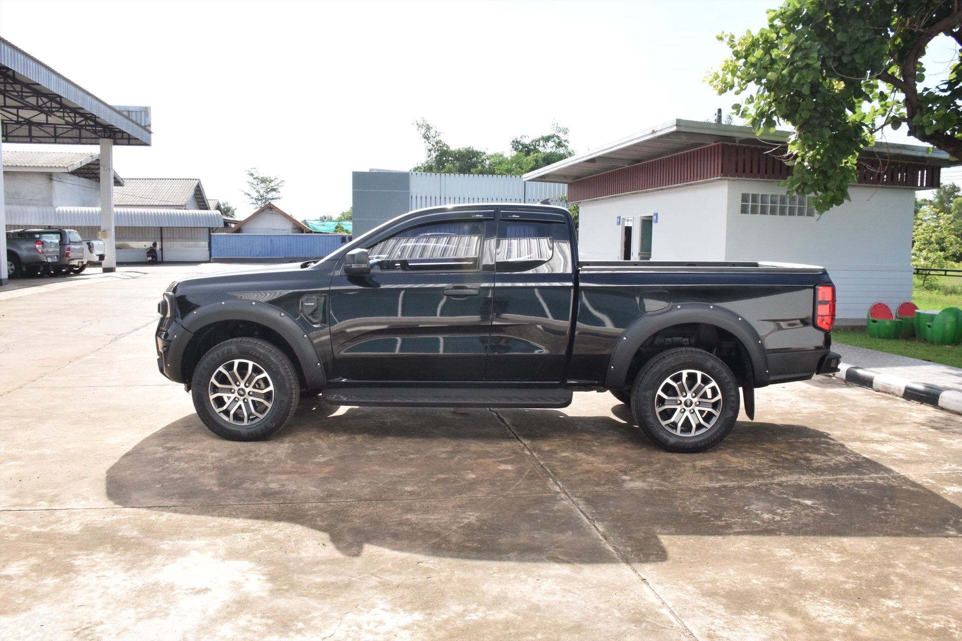 Car image 11