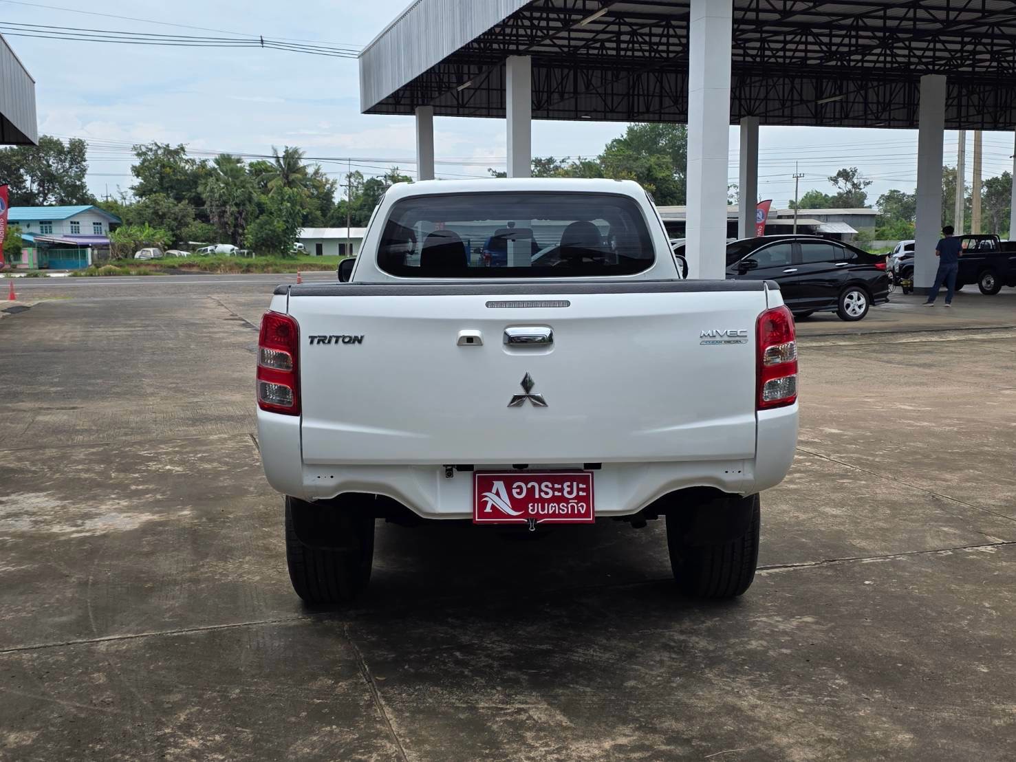 Car image 9