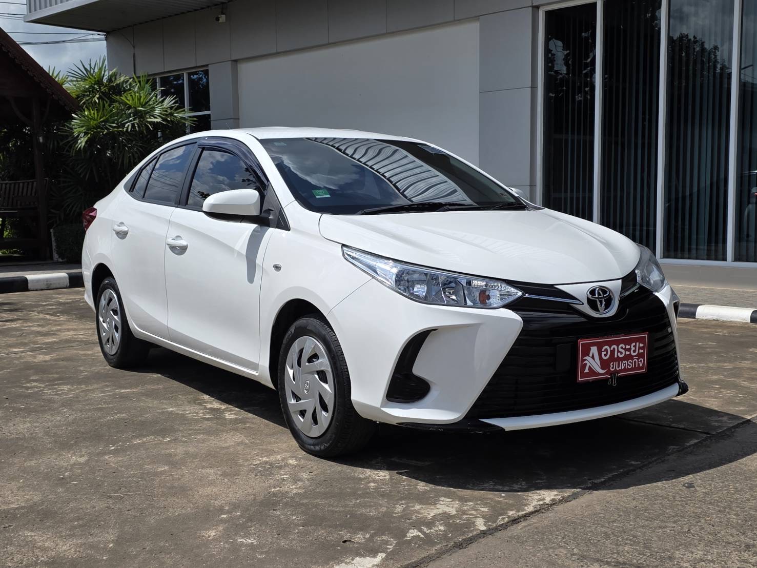 Car image 7