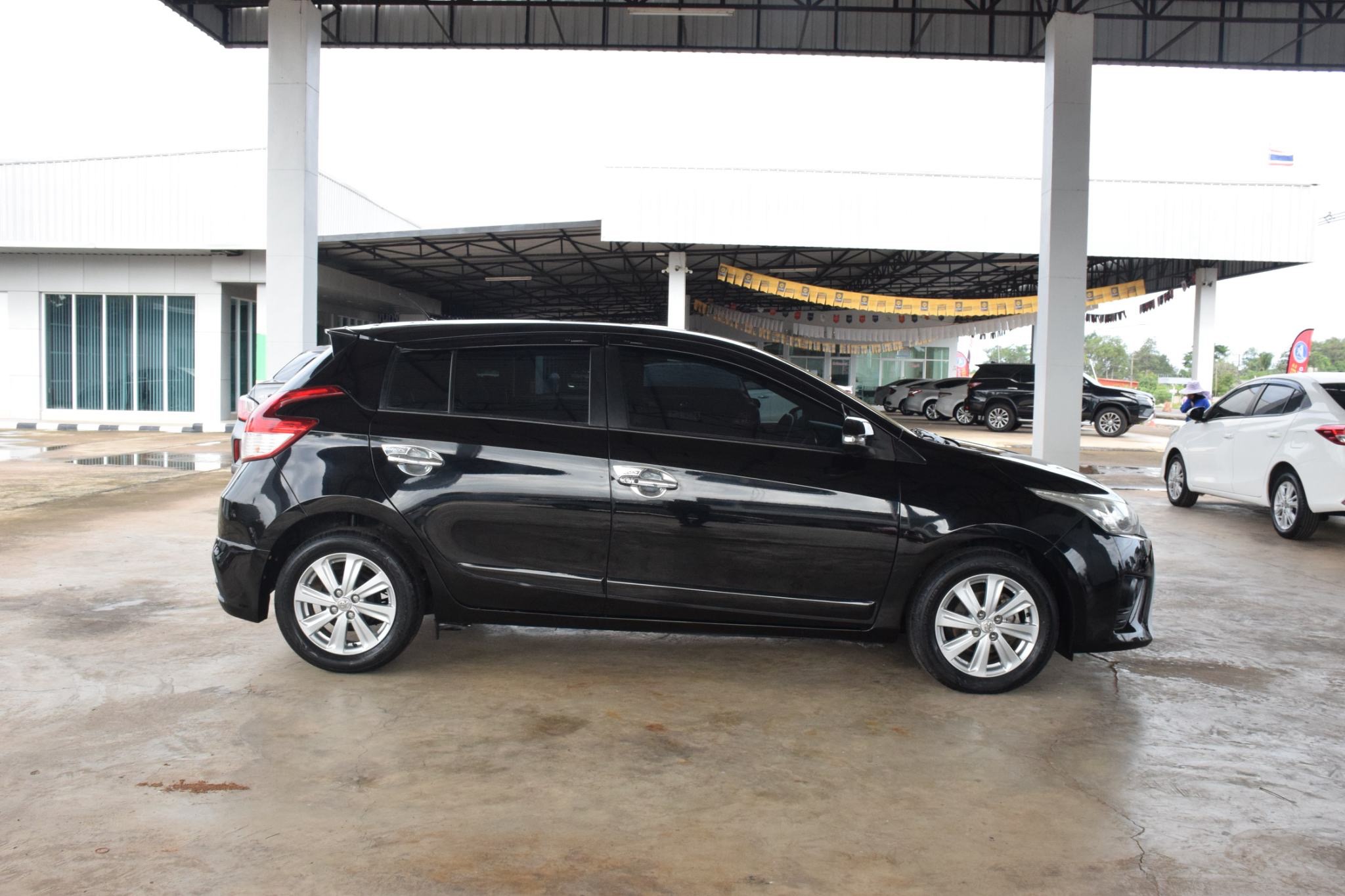 Car image 11
