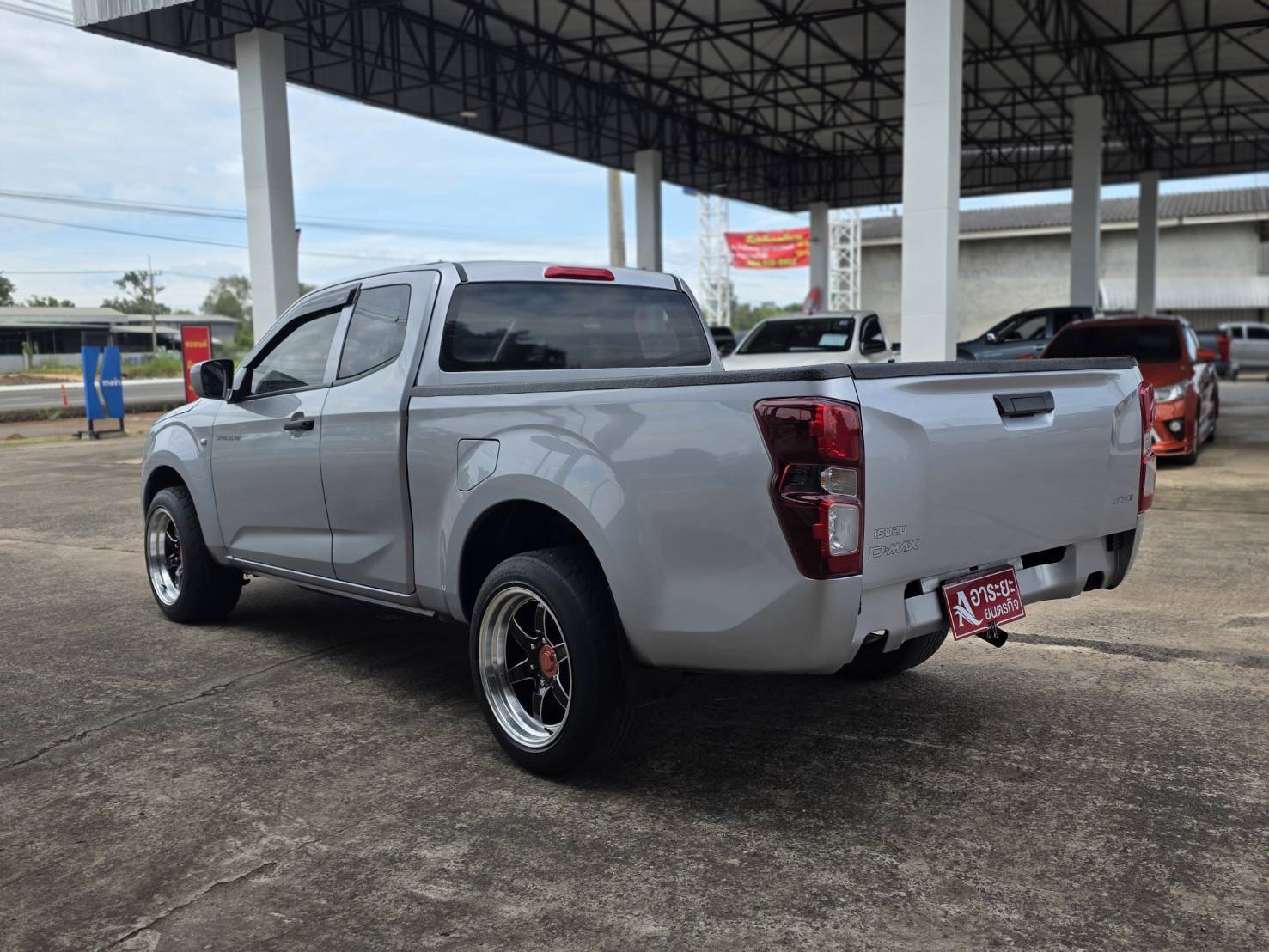 Car image 10