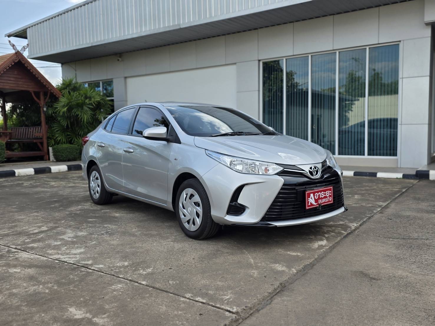 Car image 7