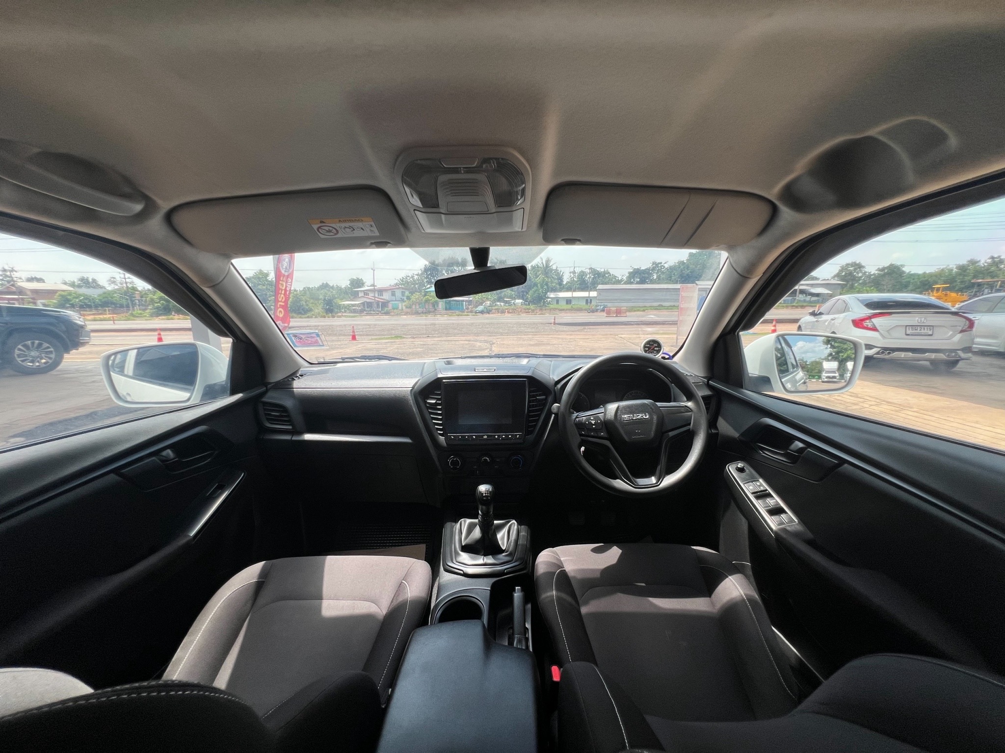 Car image 19