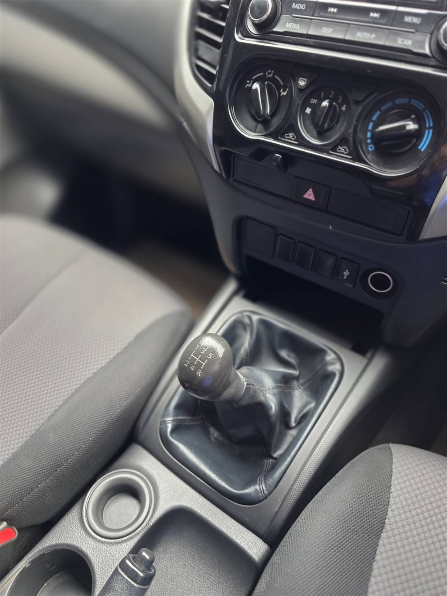 Car image 19