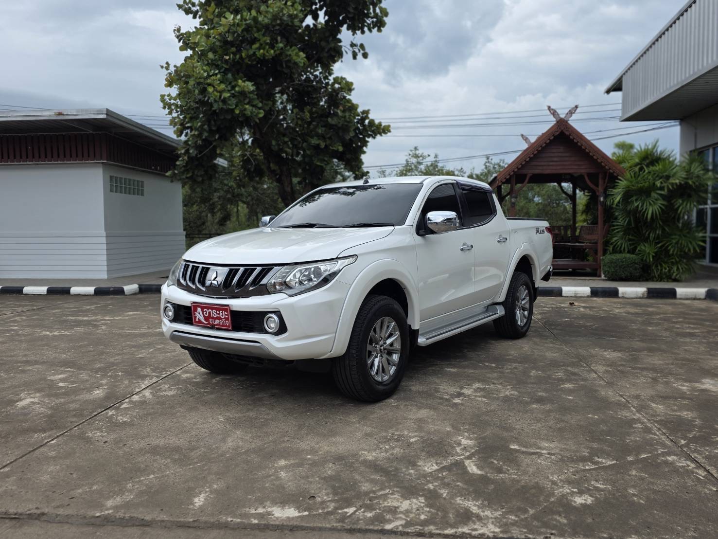 Car image 5