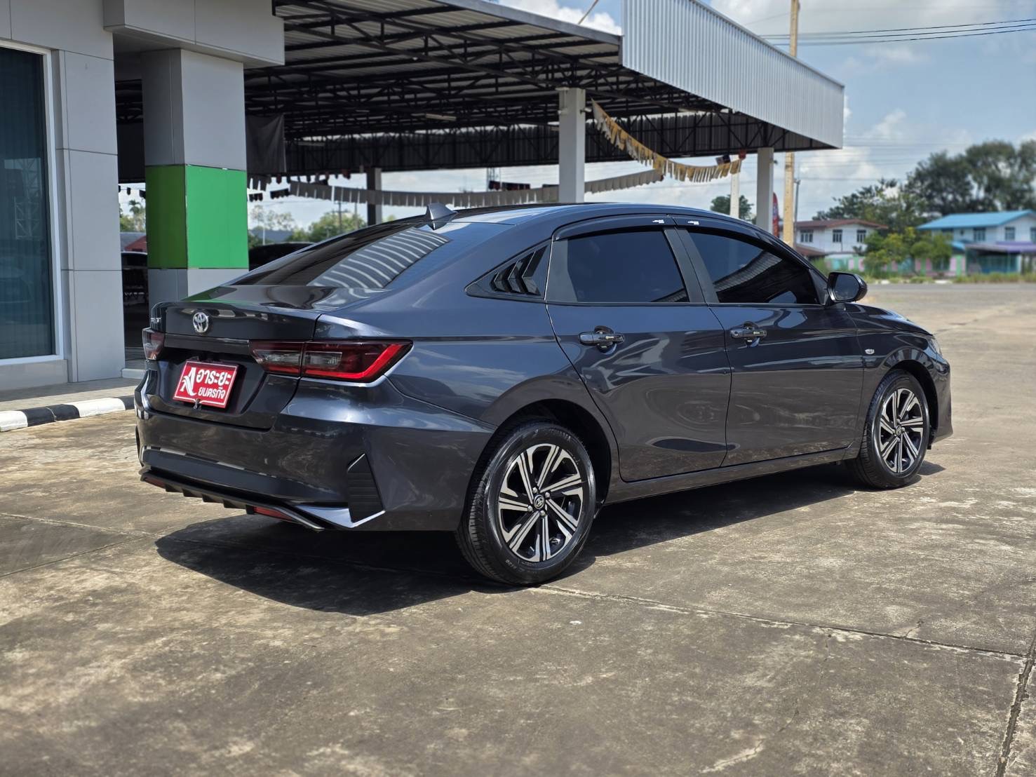 Car image 8