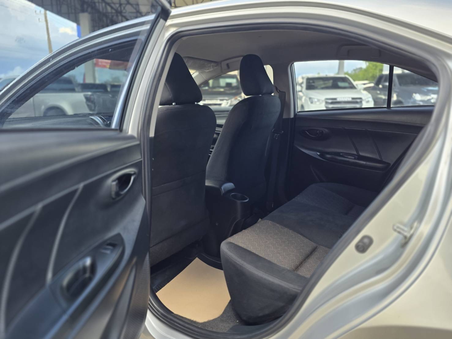 Car image 16
