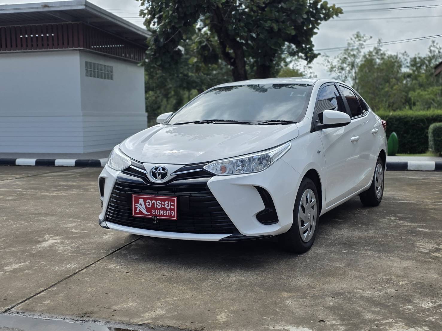 Car image 5