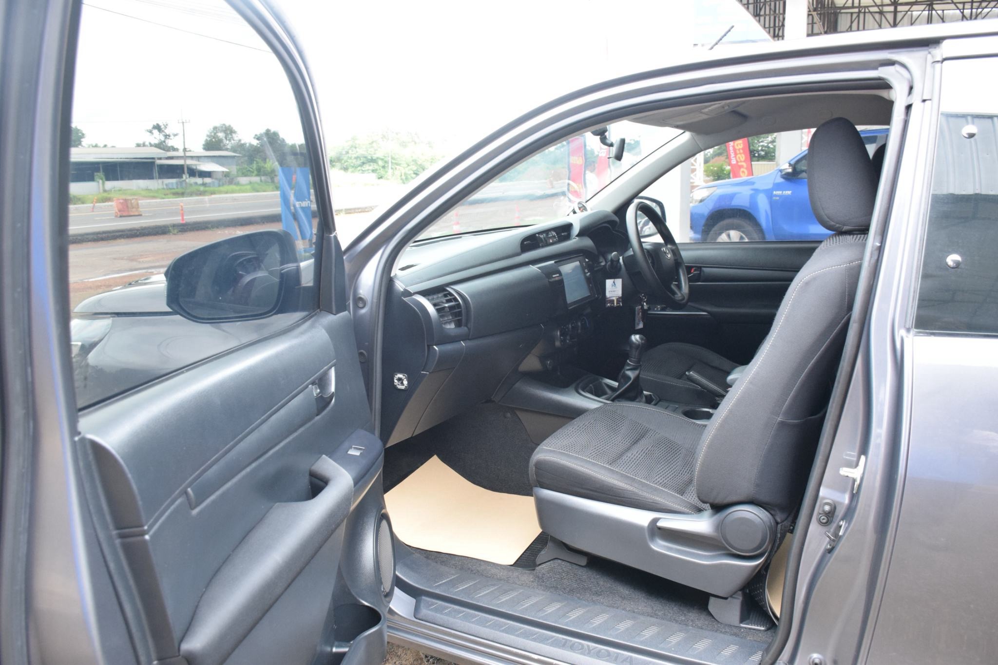 Car image 15