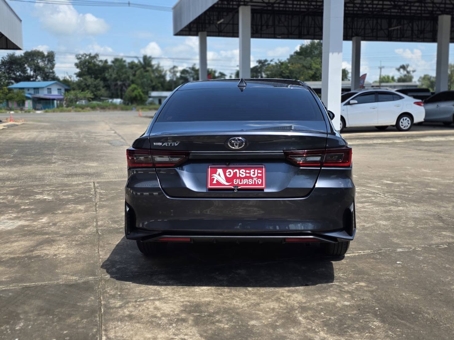 Car image 9