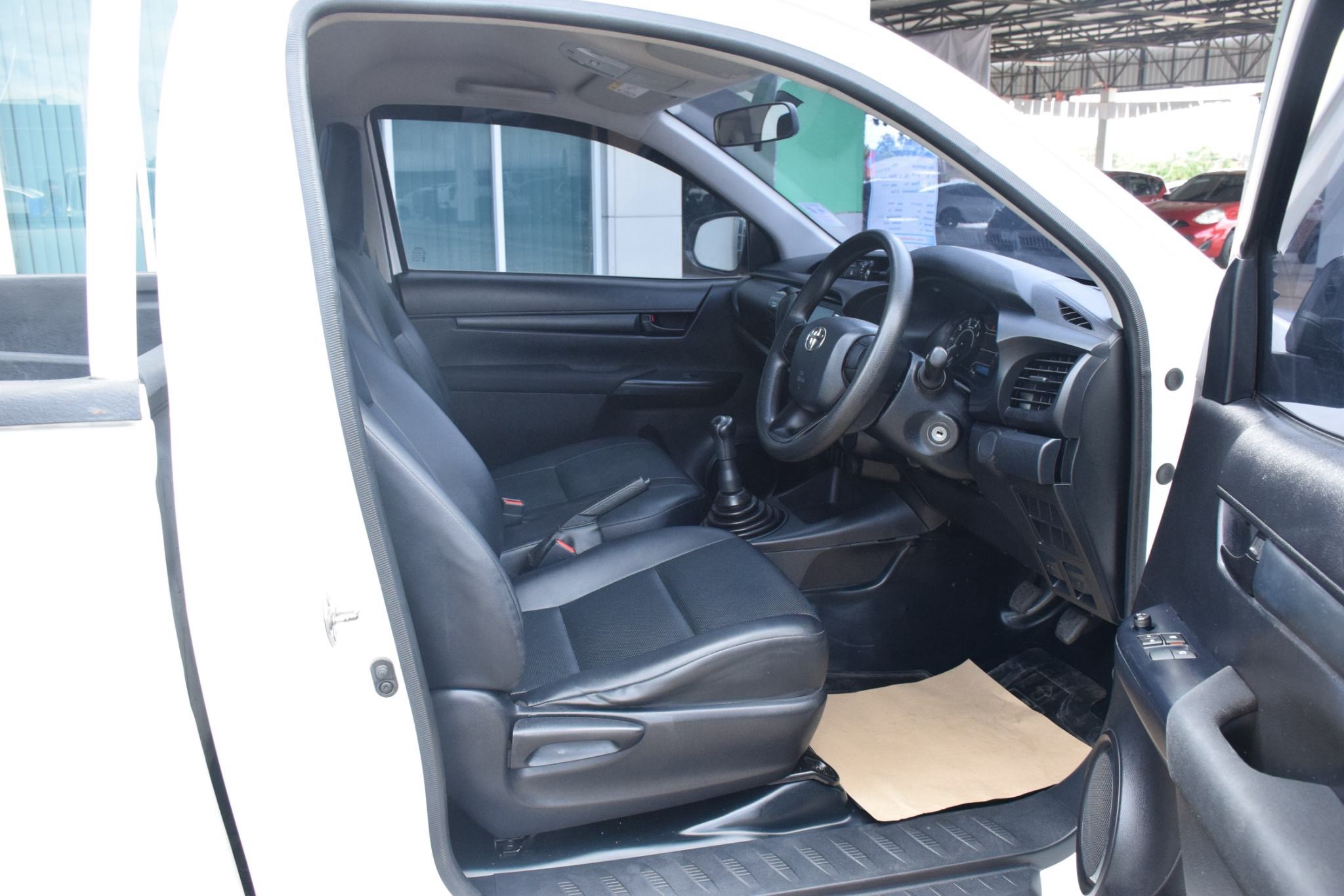 Car image 13
