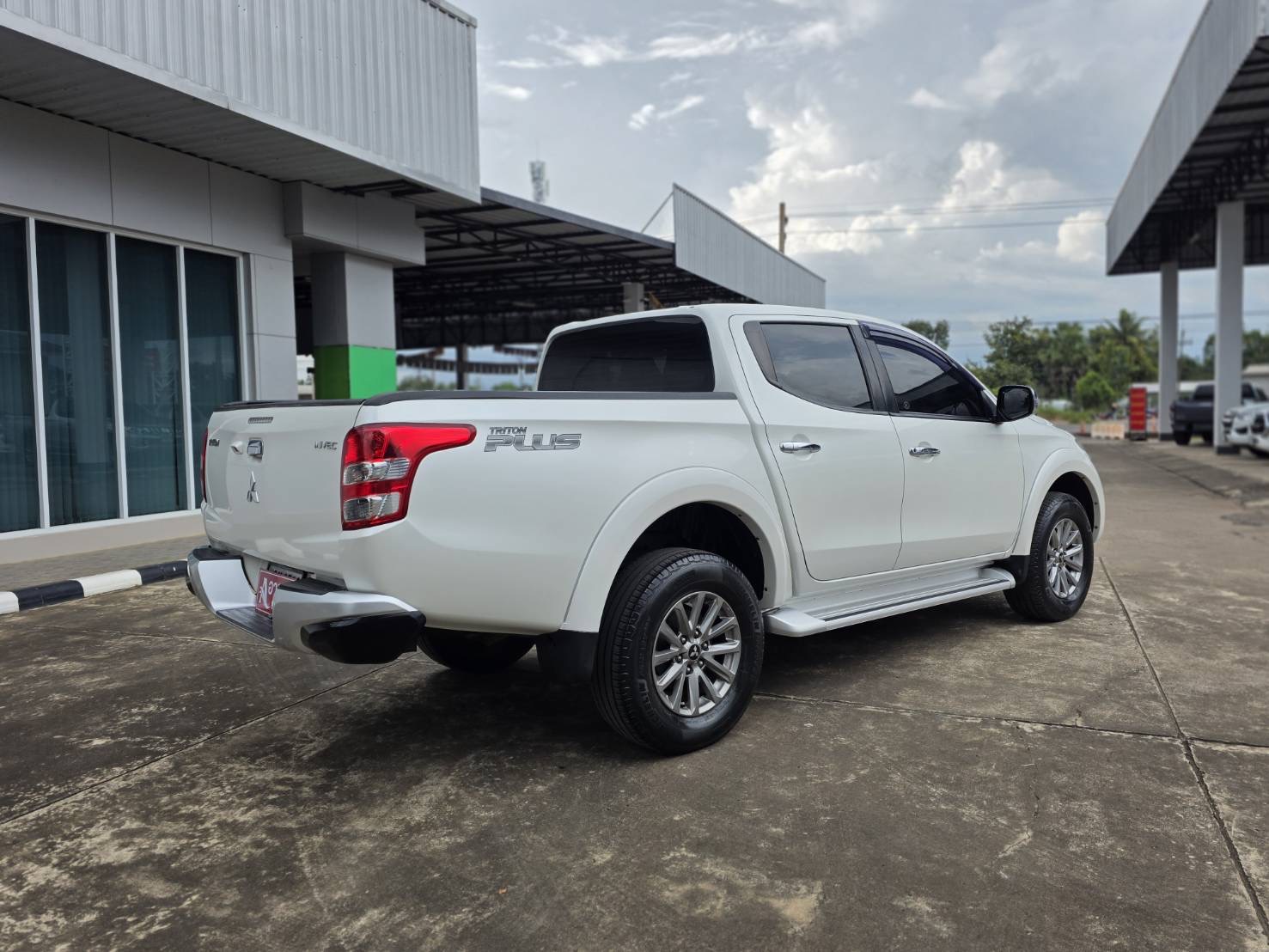 Car image 8
