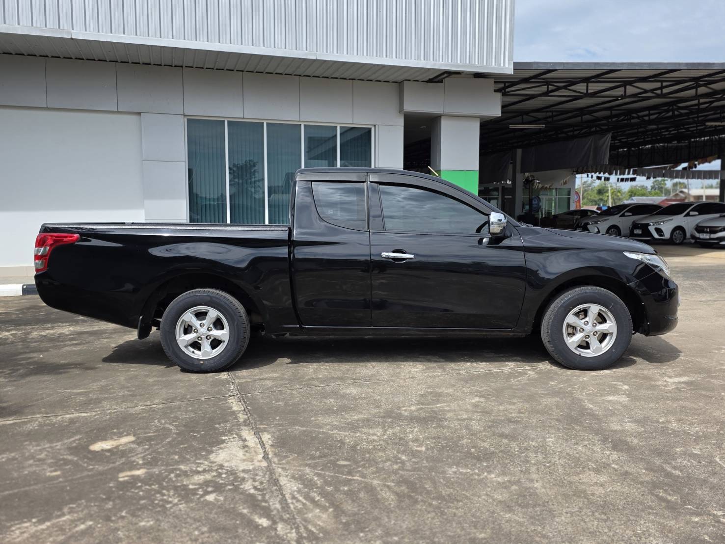 Car image 11