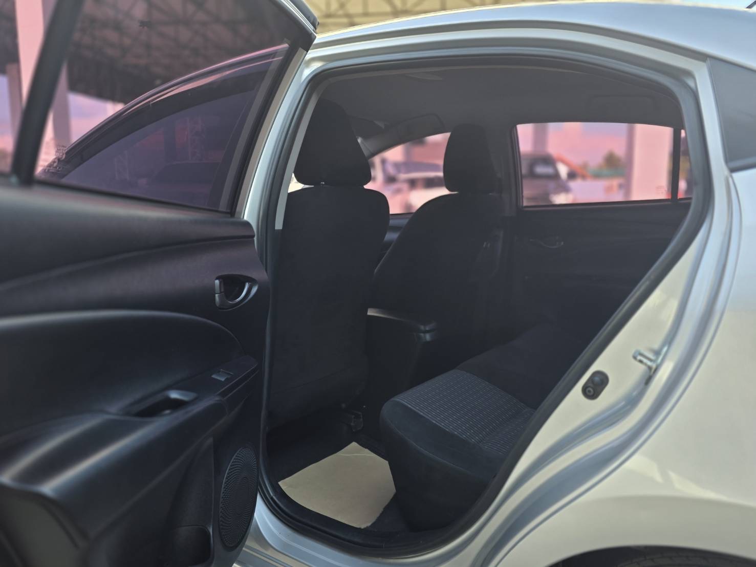 Car image 16