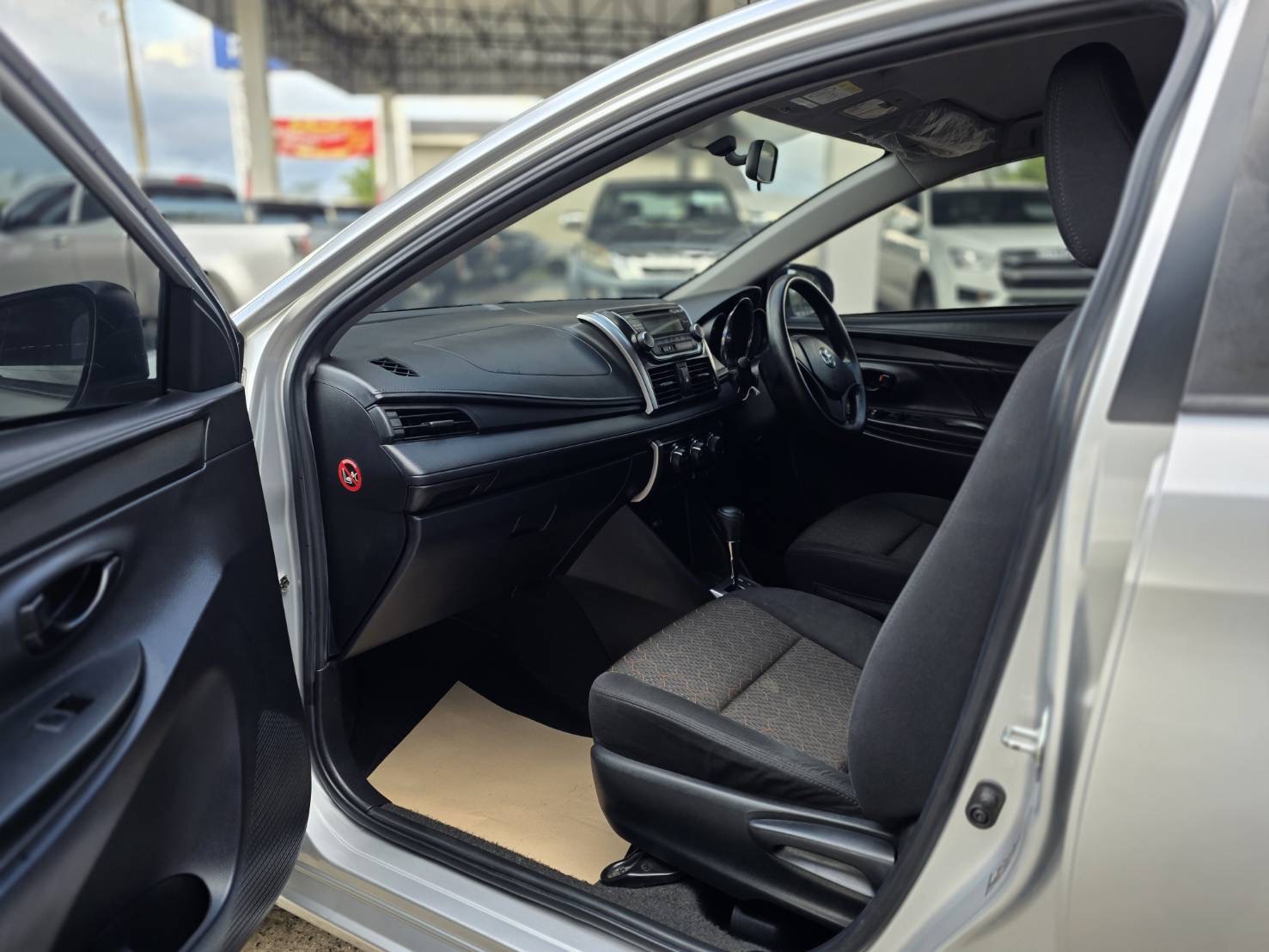 Car image 15