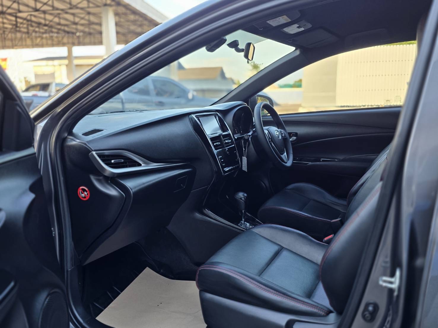Car image 15
