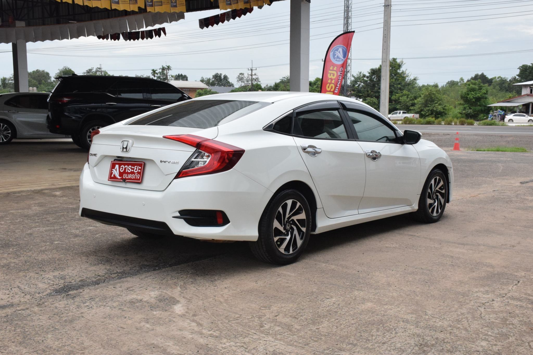 Car image 8