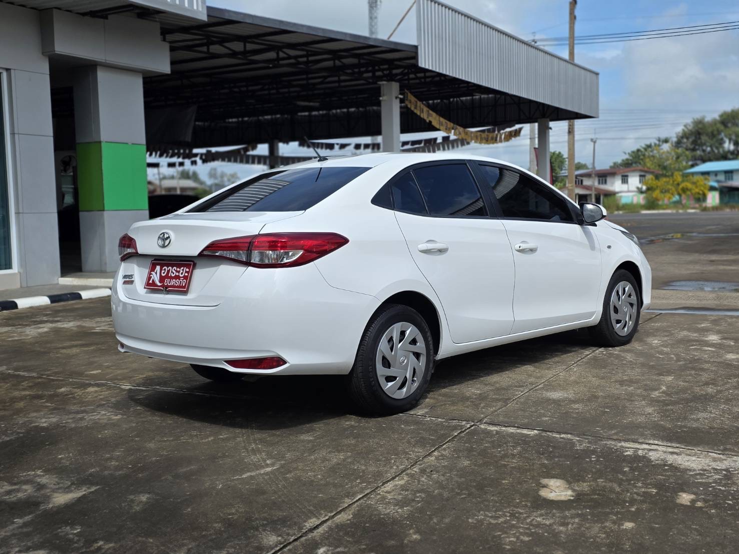 Car image 8