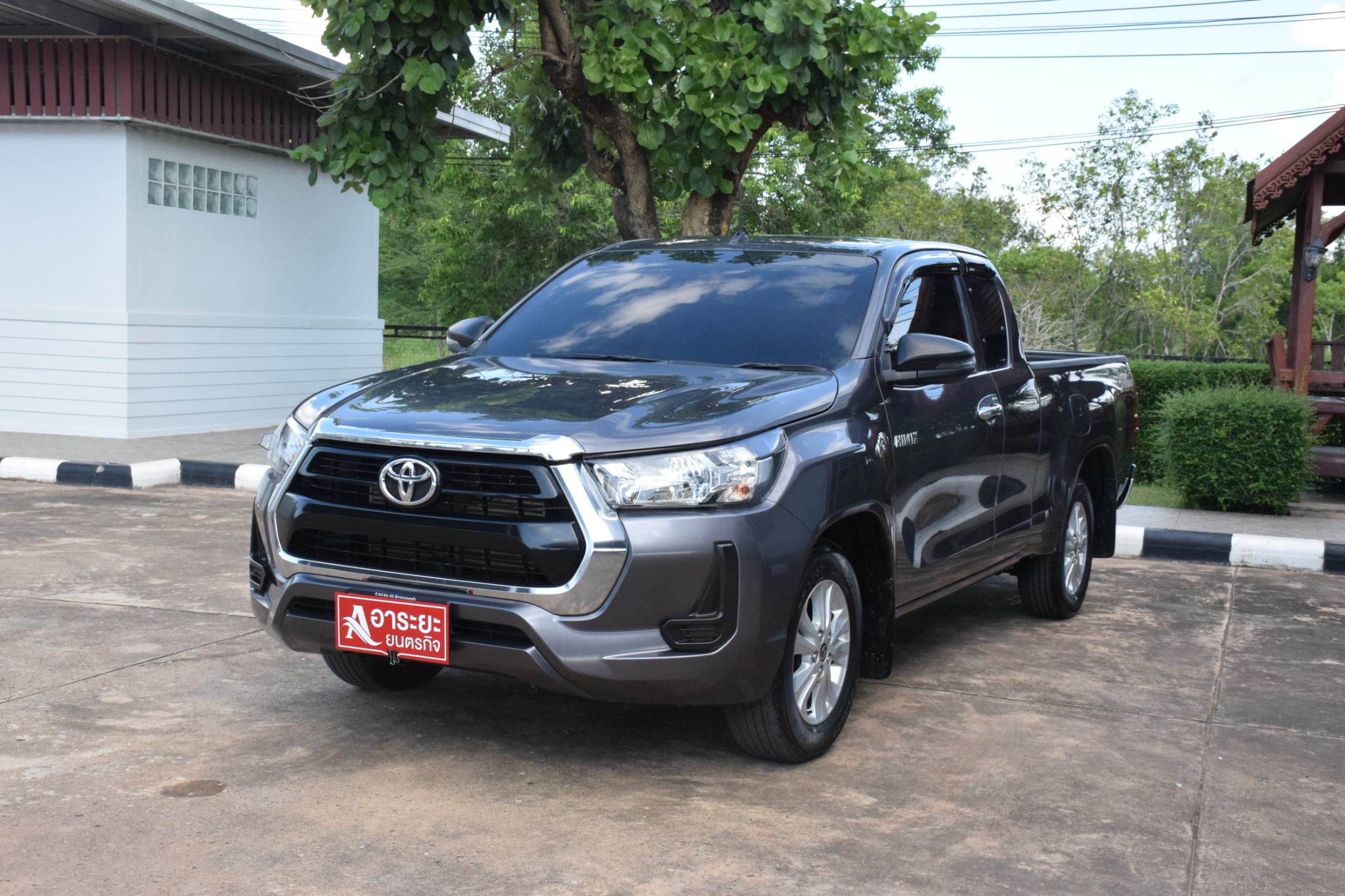 Car image 12