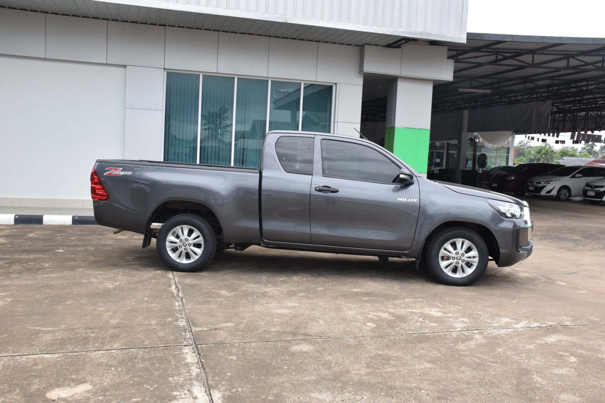 Car image 11